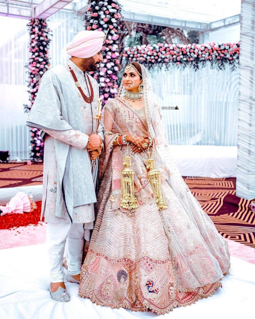 What colour lehengas would look good on a slight dark complexion bride for  an evening reception? - Quora