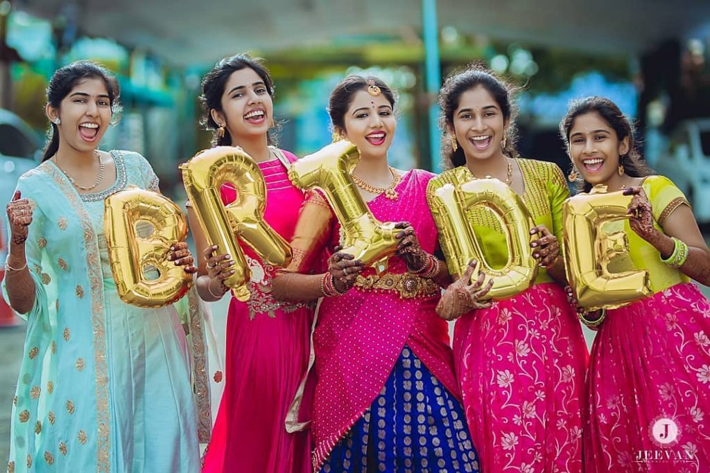 10 Must-Try Wedding Group Poses I ShootDotEdit